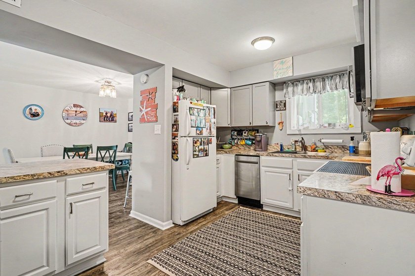 Coastal- chic living meets unbeatable convenience in this - photo 6