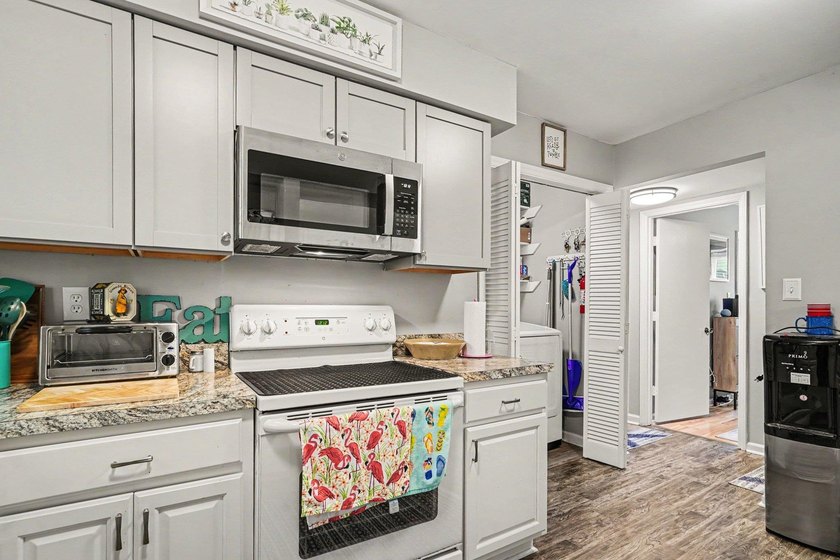 Coastal- chic living meets unbeatable convenience in this - photo 7