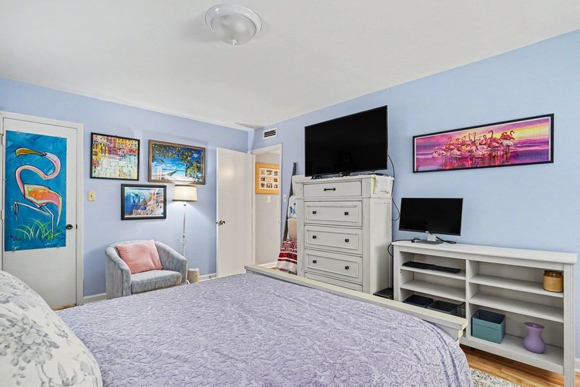Coastal- chic living meets unbeatable convenience in this - photo 10