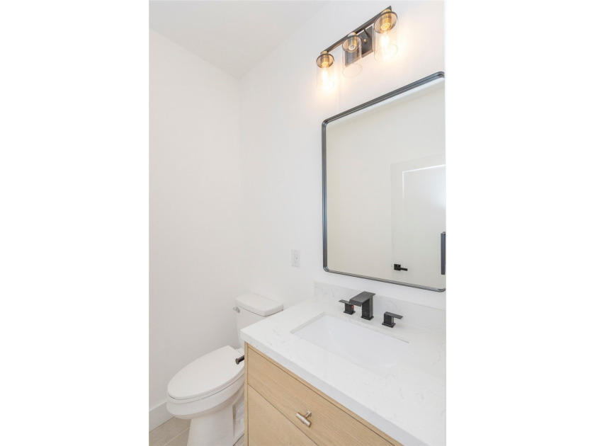 Experience the perfect blend of modern design and lakeside - photo 13