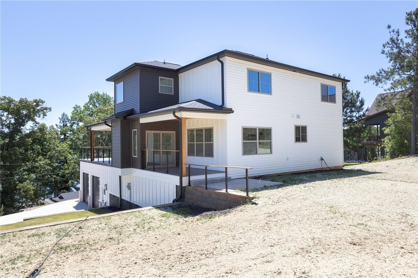 Experience the perfect blend of modern design and lakeside - photo 23