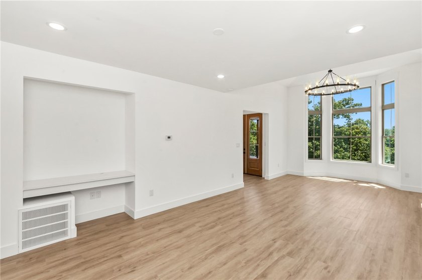 Experience the perfect blend of modern design and lakeside - photo 27