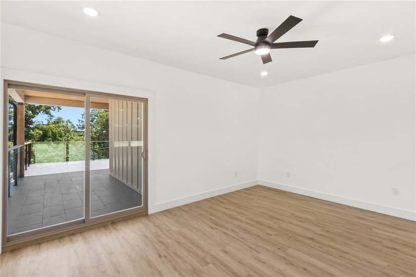 Experience the perfect blend of modern design and lakeside - photo 33