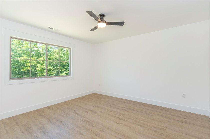Experience the perfect blend of modern design and lakeside - photo 35