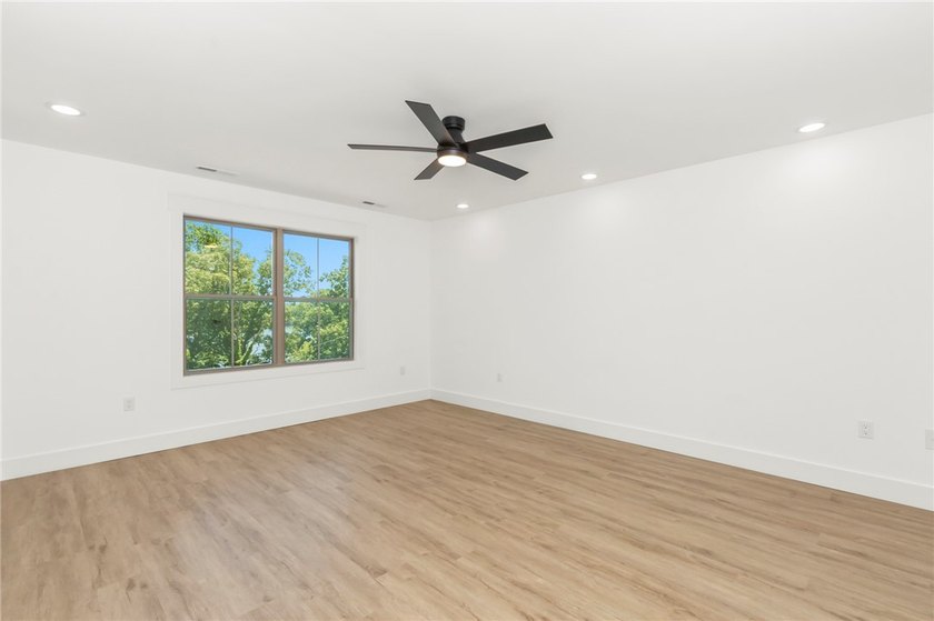 Experience the perfect blend of modern design and lakeside - photo 39