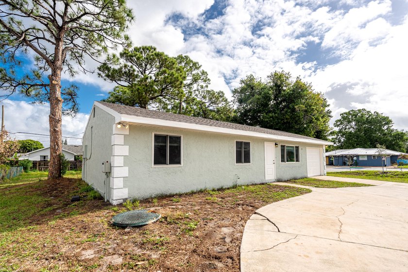 Completely redone and ready to impress! This 3BR/2BA home has - photo 3