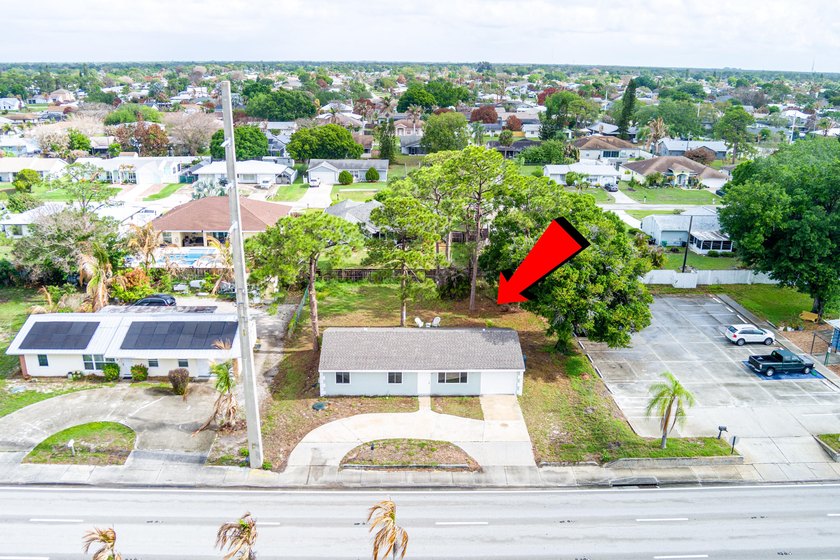 Completely redone and ready to impress! This 3BR/2BA home has - photo 8