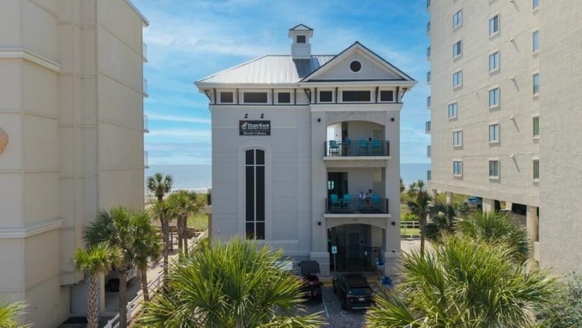 Immaculate and exceptionally well maintained, this 2-bedroom - photo 44