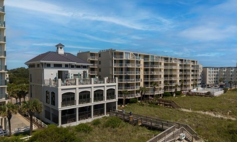 Immaculate and exceptionally well maintained, this 2-bedroom - photo 48