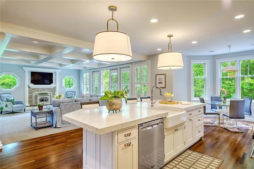 Grandeur meets breezy comfort in this 4-bedroom, 3.5-bath - photo 9