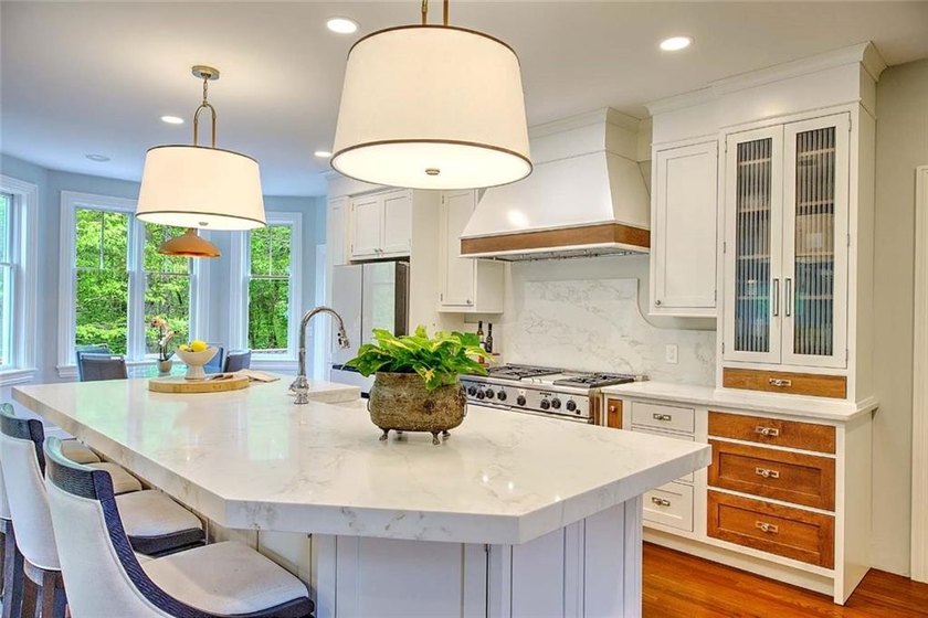 Grandeur meets breezy comfort in this 4-bedroom, 3.5-bath - photo 10