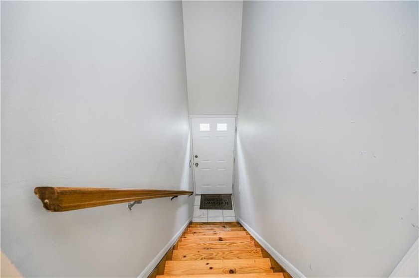 Welcome to 9 Prague Court, an extraordinary custom residence - photo 31