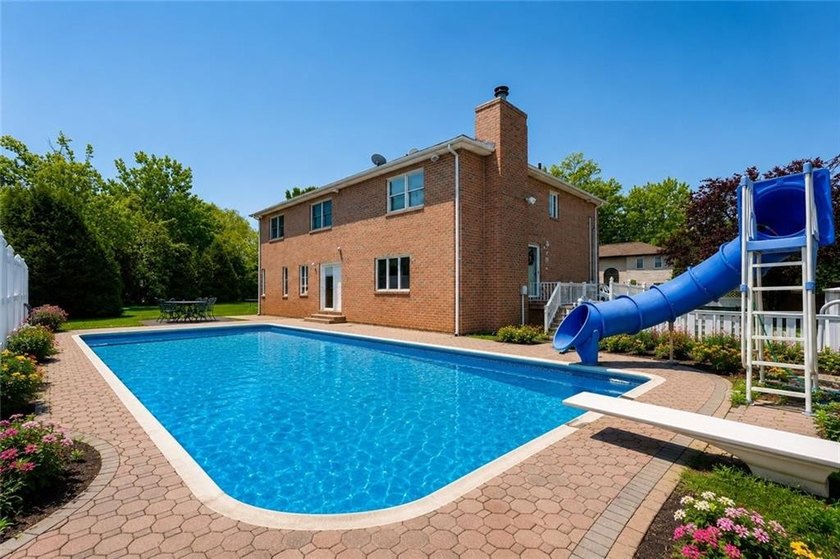 Welcome to 9 Prague Court, an extraordinary custom residence - photo 41