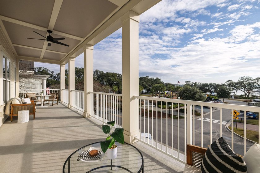 Welcome to this sun-filled two bedroom, two-and-a-half bath - photo 3