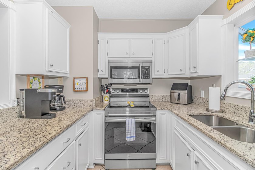 This very open and spacious 4-Bedroom, 3 -Bath raised beach - photo 9
