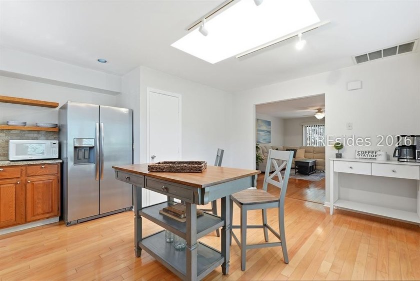 Perfectly situated for easy access to Hilton Head Island or - photo 12