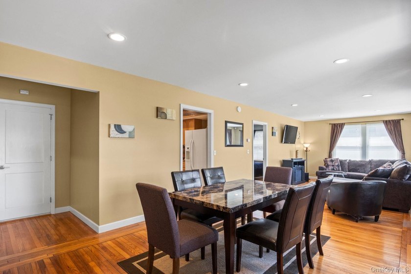 Charming, immaculate, meticulously maintained ranch conveniently - photo 5