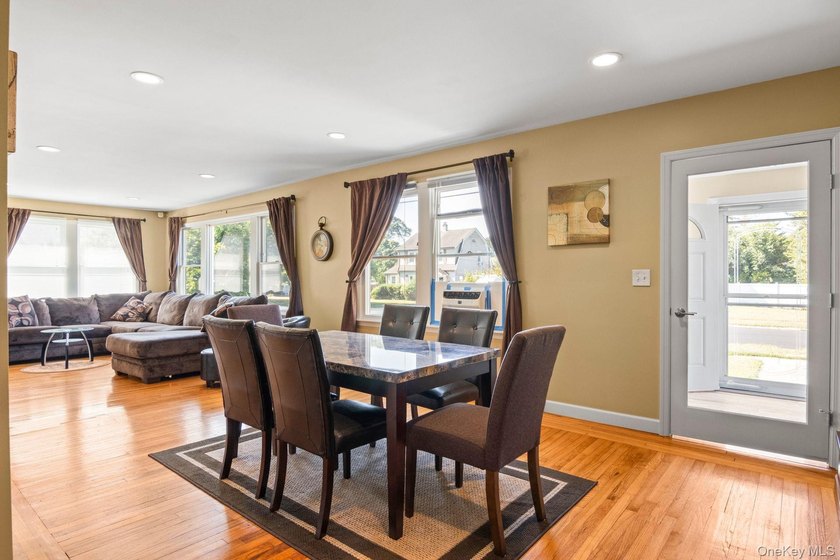 Charming, immaculate, meticulously maintained ranch conveniently - photo 6