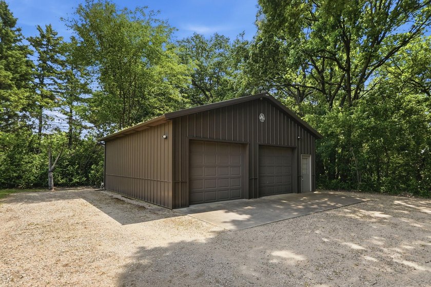 Rare opportunity to own a beautiful one acre lot in an ideal - photo 6