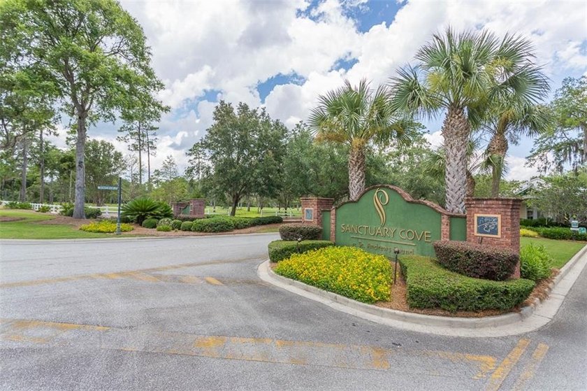 Stunning New Construction Craftsman in Sanctuary Cove - Golf - photo 15
