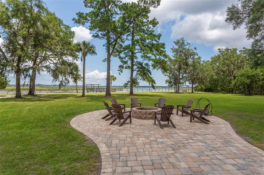 Stunning New Construction Craftsman in Sanctuary Cove - Golf - photo 19