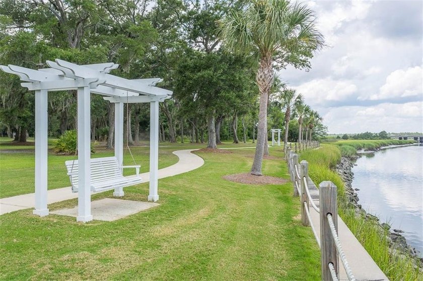 Stunning New Construction Craftsman in Sanctuary Cove - Golf - photo 20