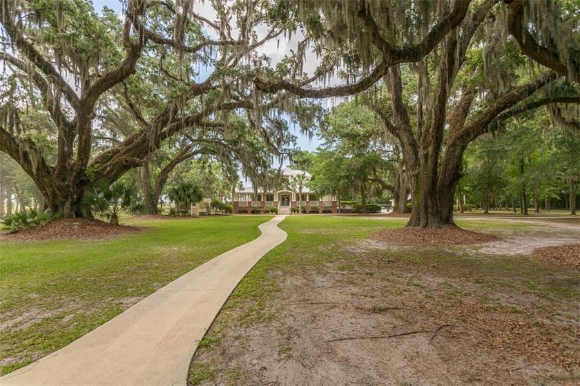 Stunning New Construction Craftsman in Sanctuary Cove - Golf - photo 26