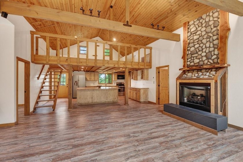 Escape to your own private East Texas retreat on 45.62 acres! - photo 4