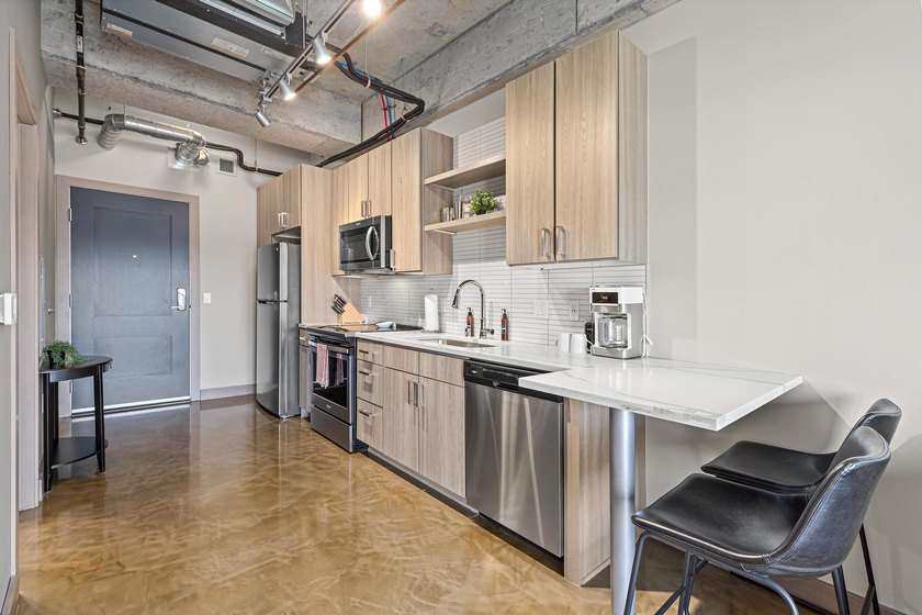 Situated in the vibrant and chic Mpls North Loop, this alcove - photo 2