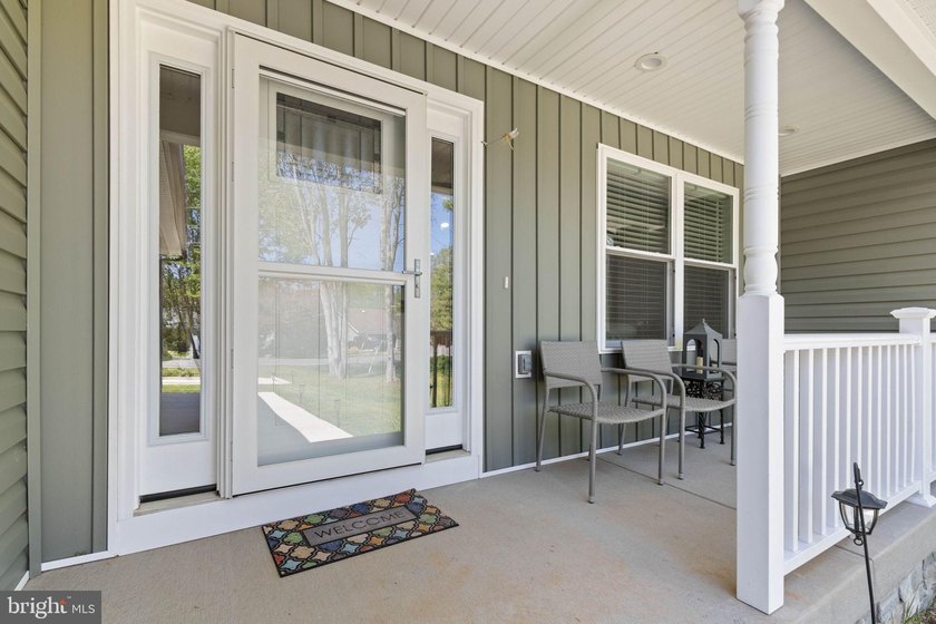 Welcome home to 1906 Lakeview Parkway, a like-new one level - photo 6