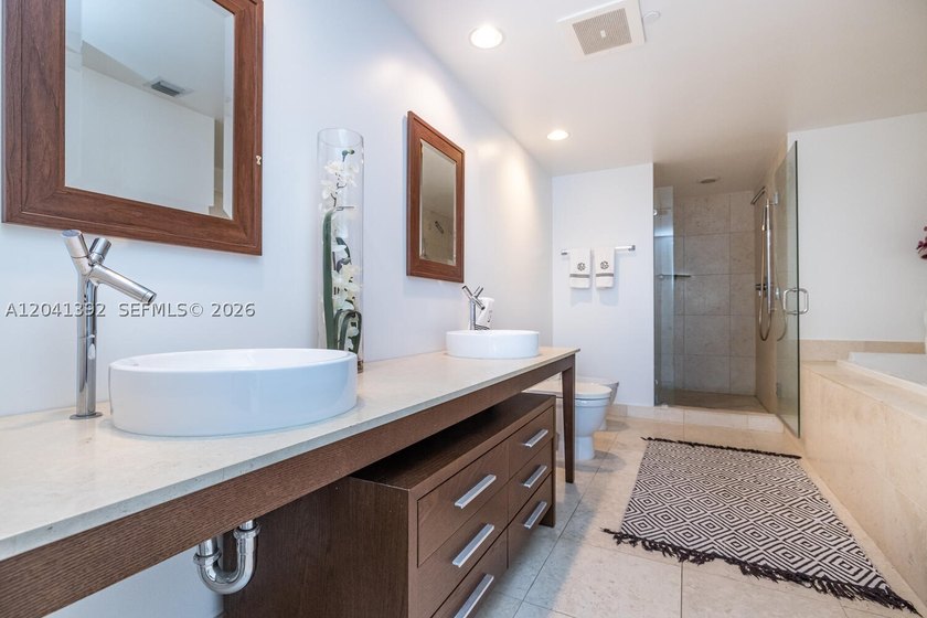 Experience luxury living at Icon Brickell Tower I - Bright - photo 18
