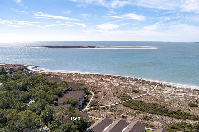Perched on the top floor of desirable Pelican Watch Villas, 1360 - photo 2