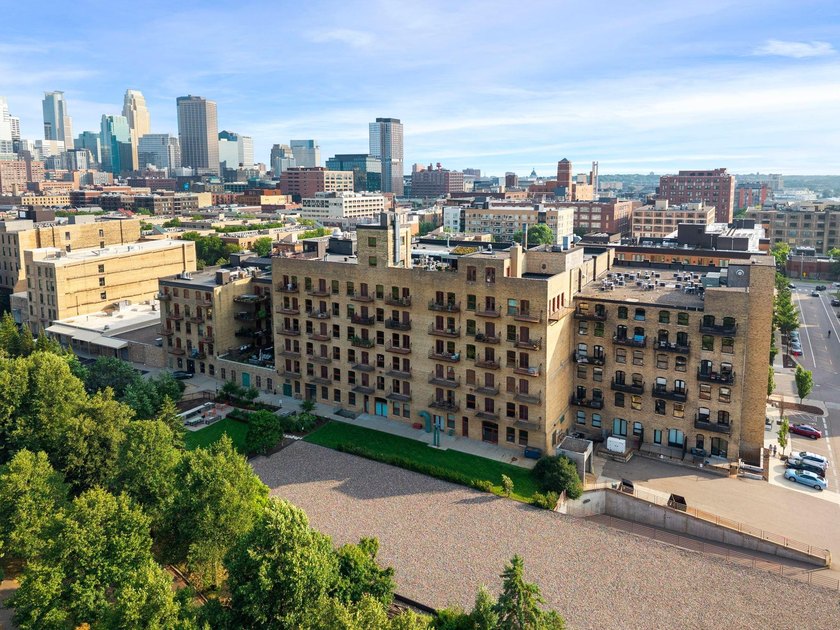 What a special property in the Itasca Lofts. Years ago, it was - photo 2