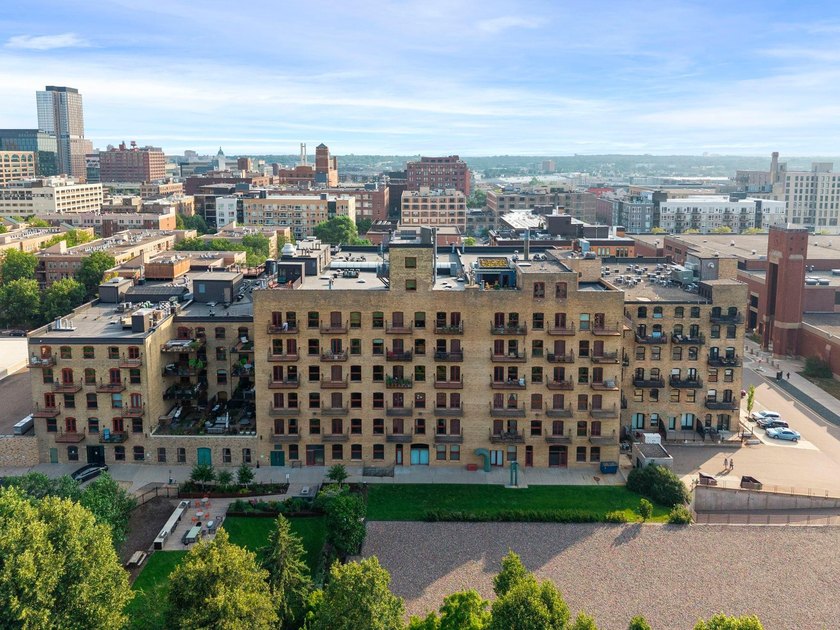 What a special property in the Itasca Lofts. Years ago, it was - photo 3