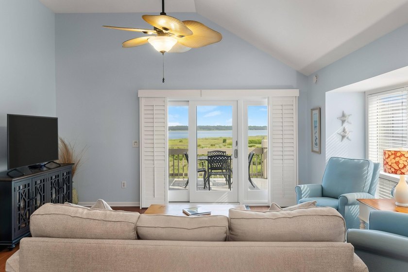 Perched on the top floor of desirable Pelican Watch Villas, 1360 - photo 4