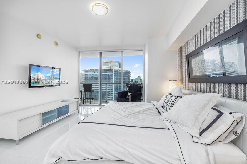 Experience luxury living at Icon Brickell Tower I - Bright - photo 25