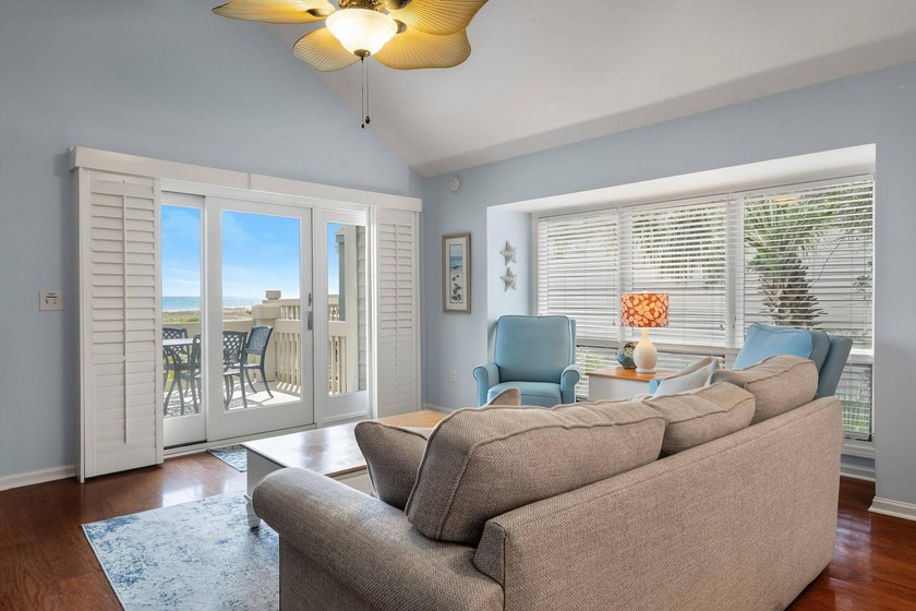 Perched on the top floor of desirable Pelican Watch Villas, 1360 - photo 7
