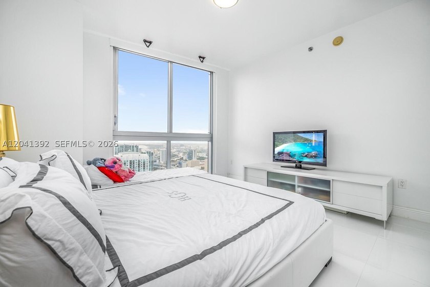 Experience luxury living at Icon Brickell Tower I - Bright - photo 27