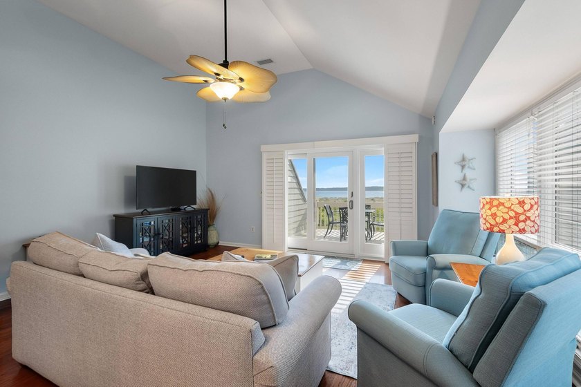 Perched on the top floor of desirable Pelican Watch Villas, 1360 - photo 8