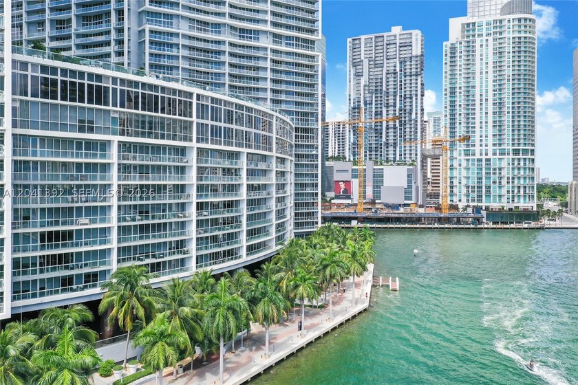 Experience luxury living at Icon Brickell Tower I - Bright - photo 32