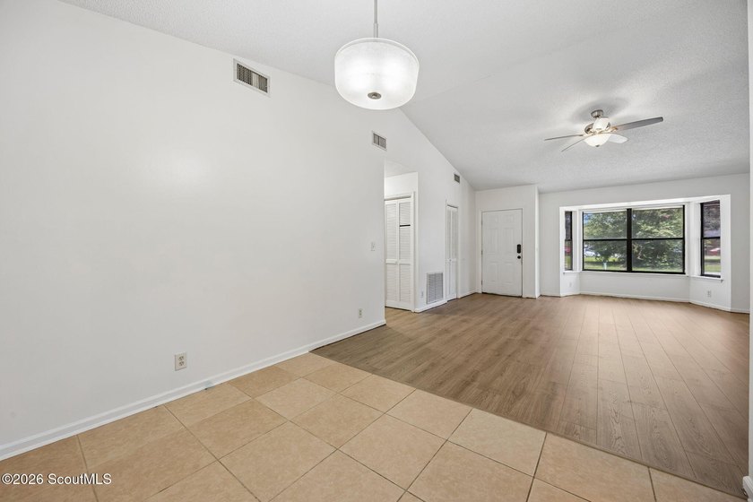 NO HOA, NO FLOOD ZONE AND FENCED BACKYARD!Move-in ready and - photo 11