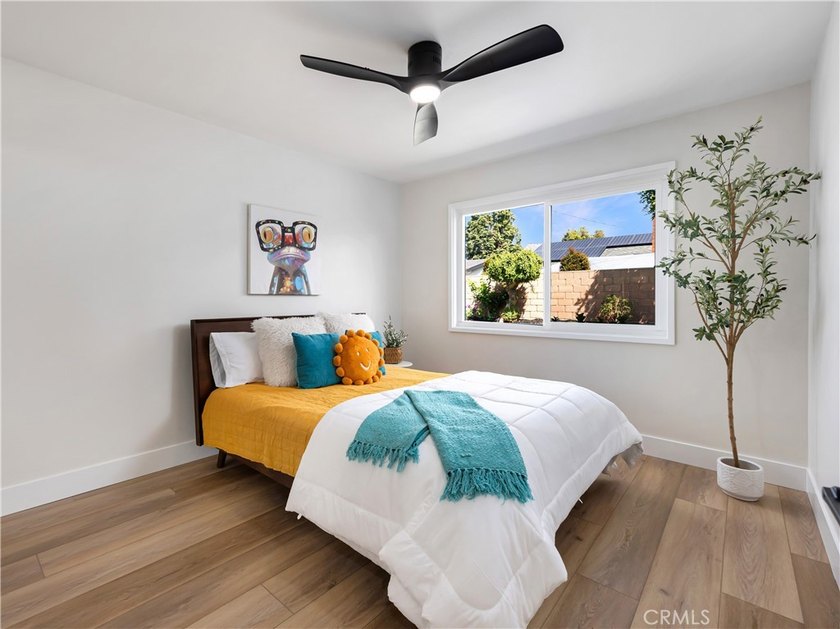 Beautifully refreshed and move-in ready, this 4-bedroom - photo 12