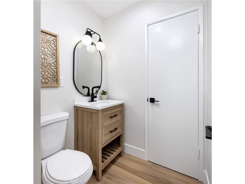 Beautifully refreshed and move-in ready, this 4-bedroom - photo 14