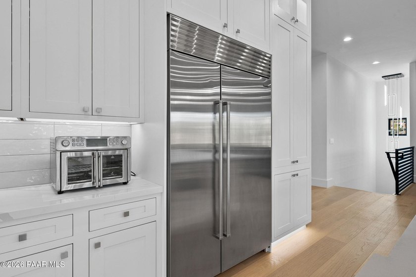 Extensively reimagined beginning in 2020, this modern luxury - photo 15