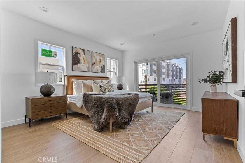 NEW CONSTRUCTION 3 bed, 2.5 bath, three-story townhome with sky - photo 18