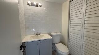 Updated 1-BR condo, 1 full &amp; 1 half bath, spacious living and - photo 18