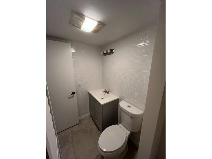 Updated 1-BR condo, 1 full &amp; 1 half bath, spacious living and - photo 19