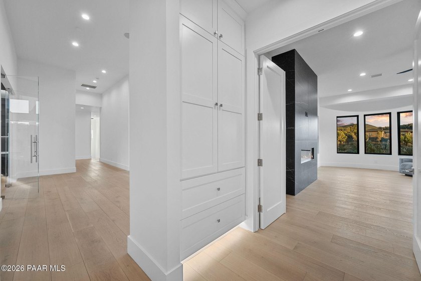 Extensively reimagined beginning in 2020, this modern luxury - photo 22