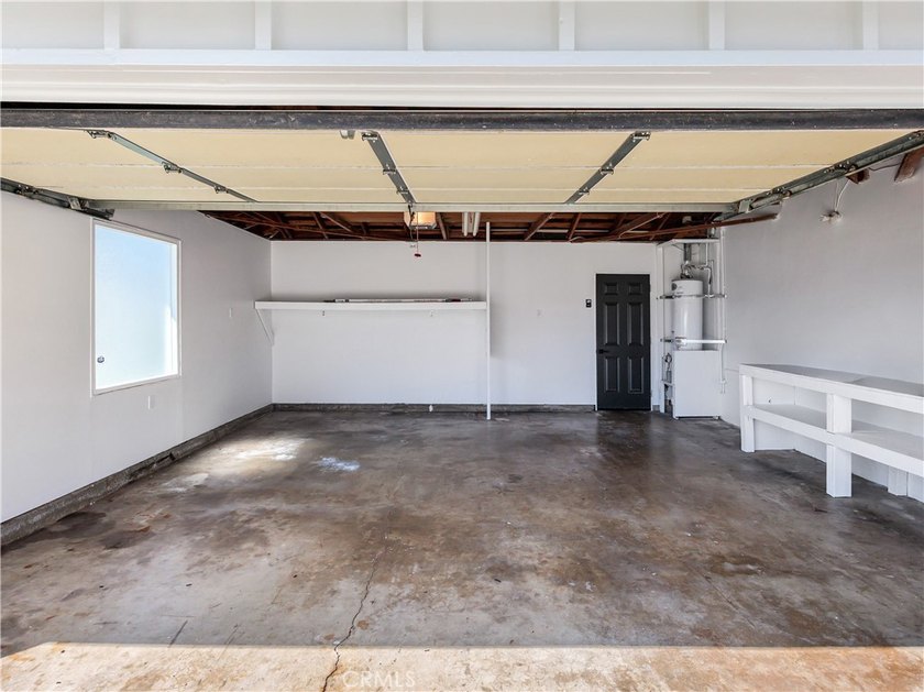 Beautifully refreshed and move-in ready, this 4-bedroom - photo 23