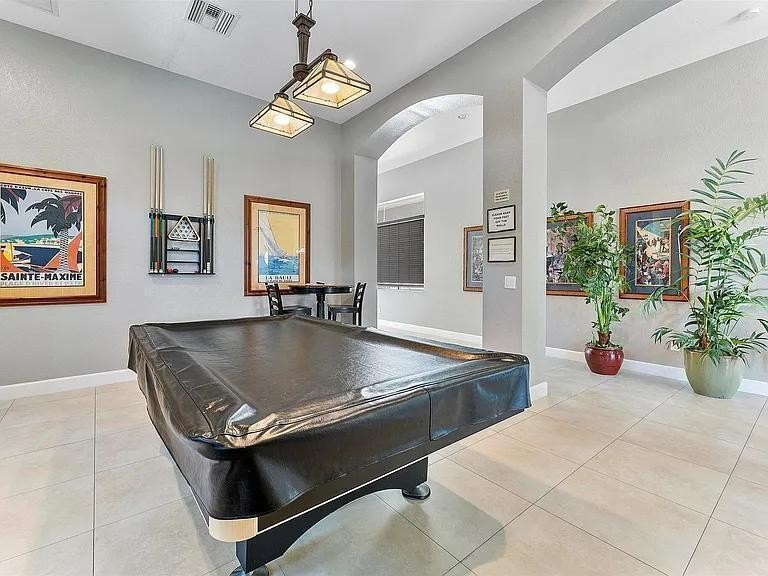 GREAT CONDITION TOWNHOUSE, 1ST FLOOR TILED ON THE DIAG. VINYLS - photo 23